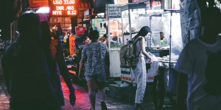 woman-ordering-food-hawker-stall-unsplash - SINwebzine A woman points at dishes while ordering gluten free food at a Singapore hawker centre stall