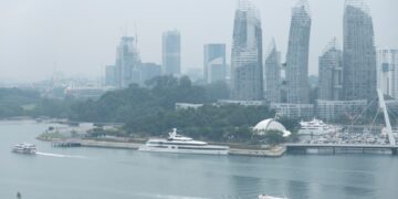 ferry-singapore-sea-unsplash - SINwebzine A traveller on a ferry heading to the southern islands of Singapore, with the city skyline in the background