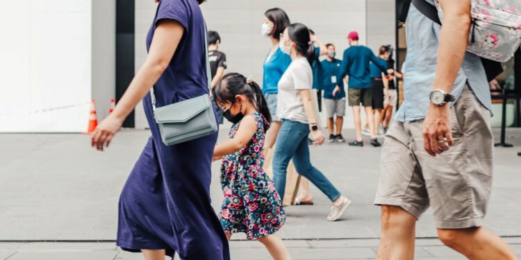 singapore-orchard-road-shoppers-busy-unsplash - SINwebzine Tourists and shoppers walking along Orchard Road in Singapore as tourist arrivals reach a record high in July 2026
