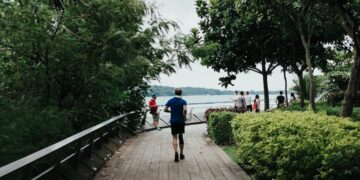 runner-east-coast-park-singapore-unsplash - SINwebzine A runner training along East Coast Park as part of the Singapore running season before Formula 1 weekend
