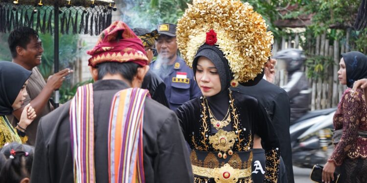 A woman dressed in traditional sarong kebaya at a Peranakan culture festival in Singapore